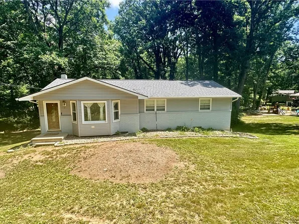 8470 Shadyview Ave NW, Clinton, OH 44216