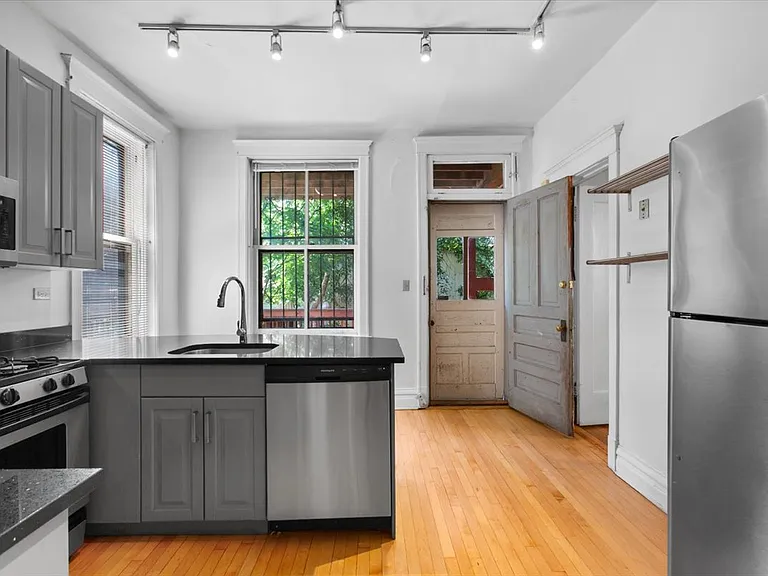 3311 W Wrightwood Ave #1 — Photo 8