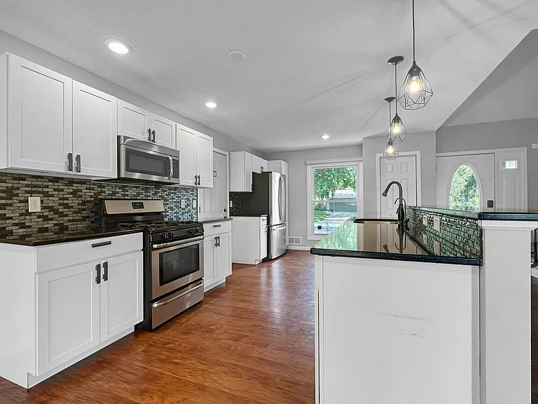 2814 Woodridge Ln — Photo 4