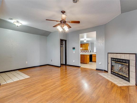 4th image of 738 W Dowden Dr