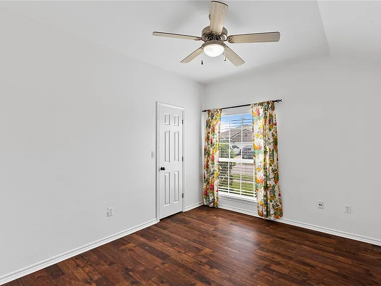 3909 Los Arroyos Dr — Photo 17