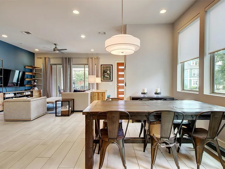 2114 Philomena St — Photo 19