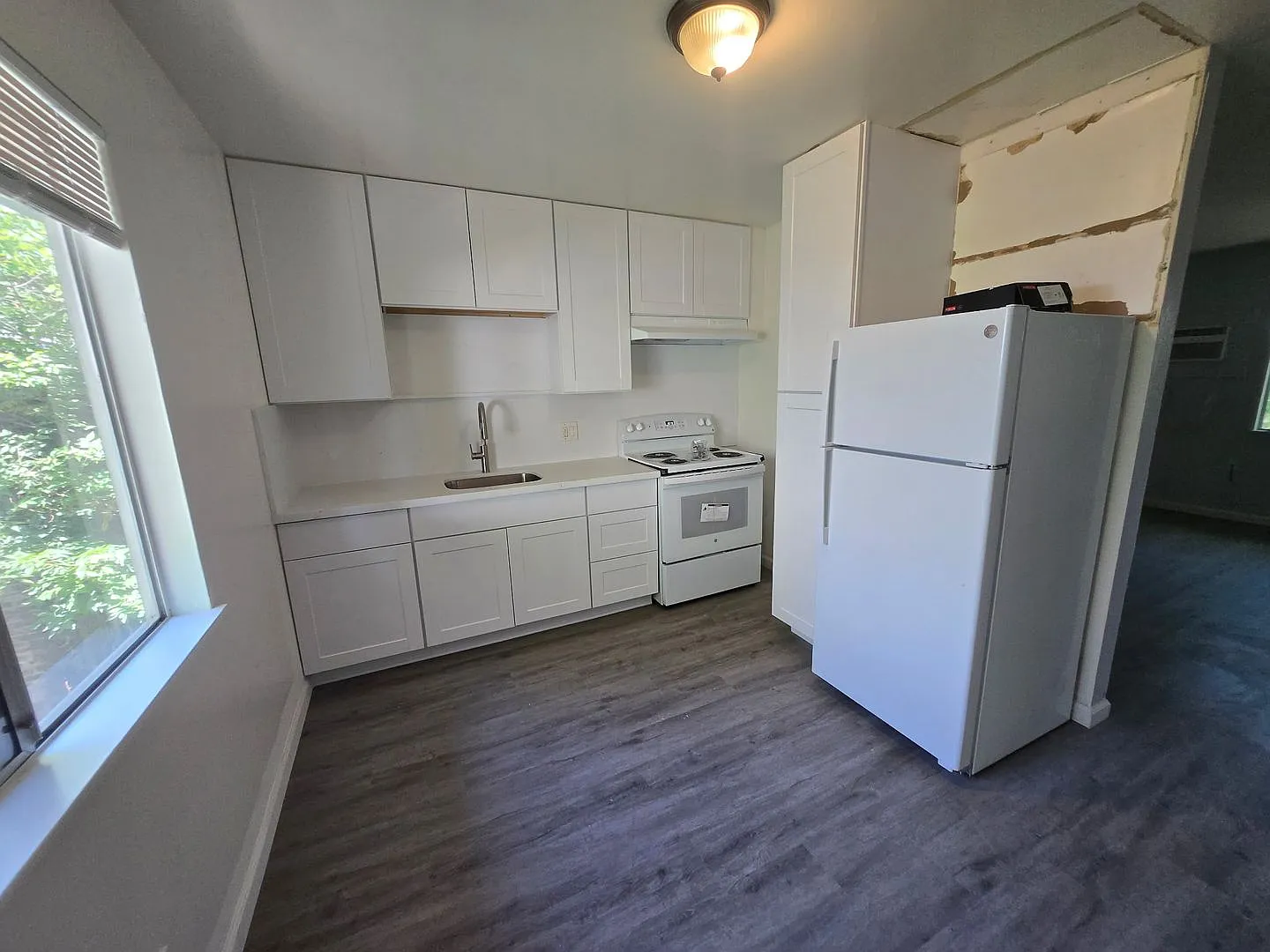 2 Bedroom Apartment in the Heart of Midtown — Photo 3