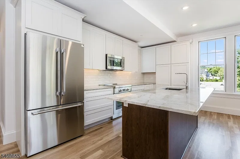 3 bed, 2.0 bath, 1250 sqft, $5,500 — Photo 2