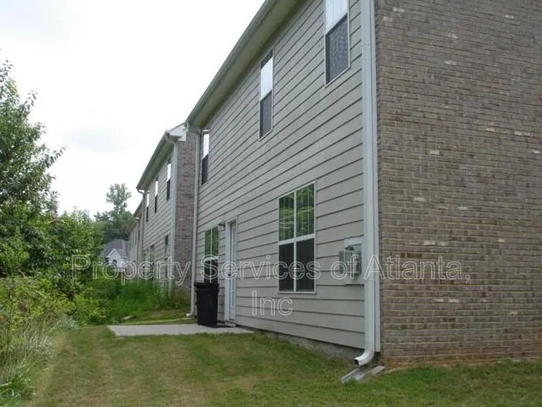 416 Townsend Bnd — Photo 2