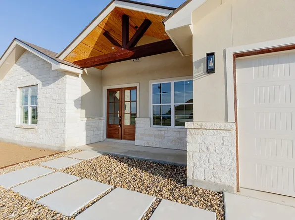 455 Wood View Cir, Bandera, TX 78003