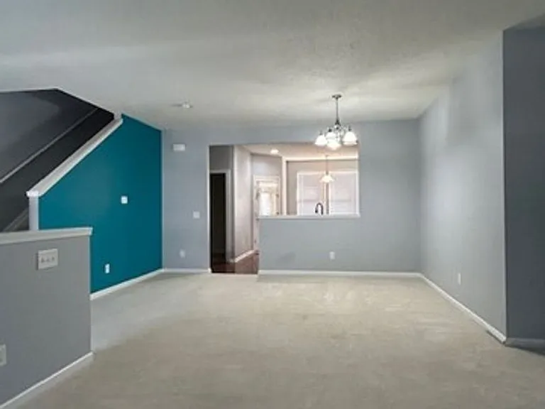 304 Kelsey Dr — Photo 2