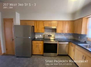 207 W 3rd St S APT 3, Newton, IA 50208