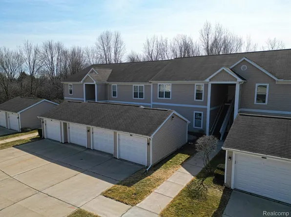 8126 Autumn Woods Trl, Ypsilanti, MI 48198