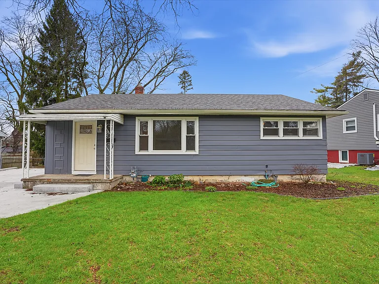 831 Loyola Dr — Photo 35