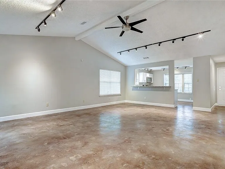 6009 Avery Island Ave — Photo 4