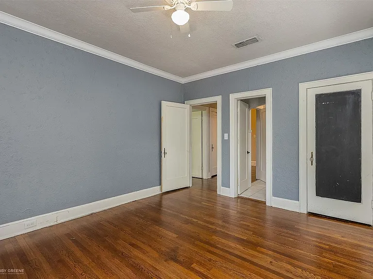 1212 E Kings Hwy — Photo 24