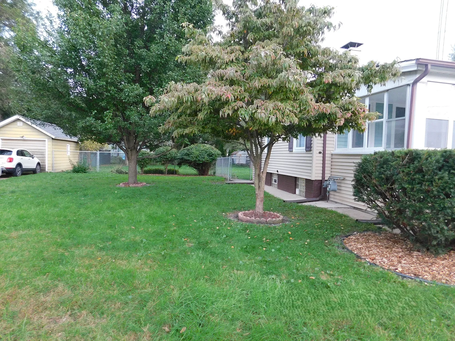 5 bed, 1276 sqft, $1,895 — Photo 2