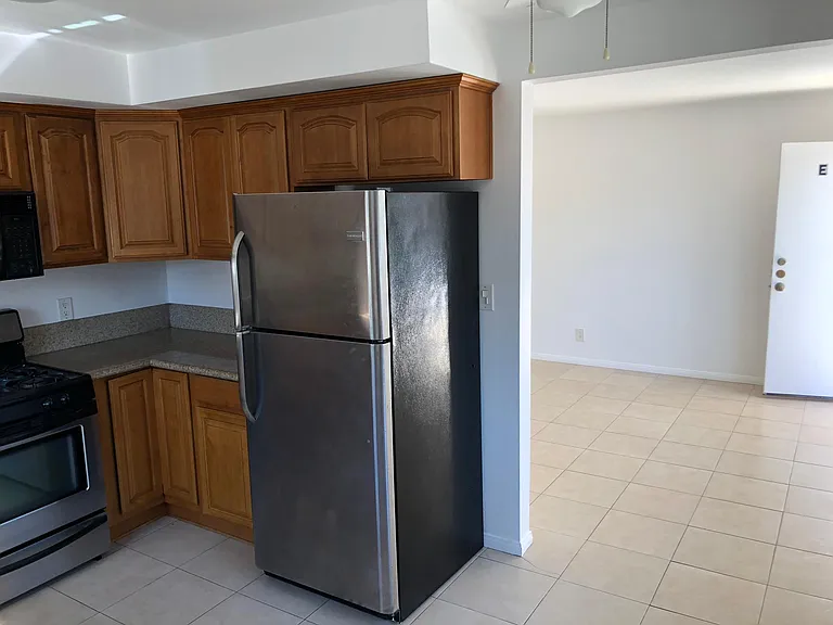 2611 Voorhees Ave #E — Photo 22