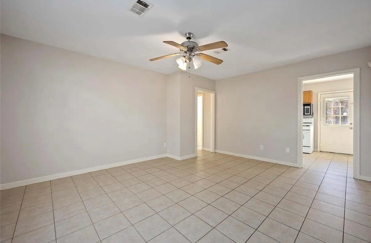 2 bed, 1.0 bath, 839 sqft, $1,600 — Photo 3