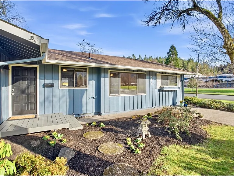 4295 Ferry St — Photo 2