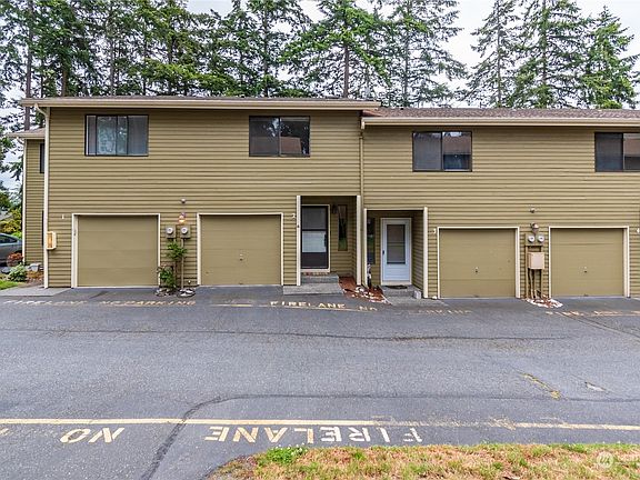 2nd image of 111 NW Columbia Drive #A2