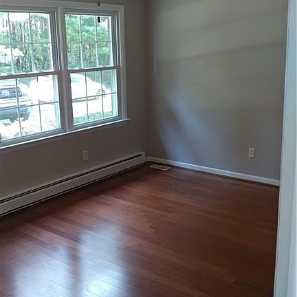 2nd image of 122 Danbury Ln