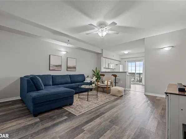 308 Watson Pkwy N #408, Guelph, ON N1E 0G7