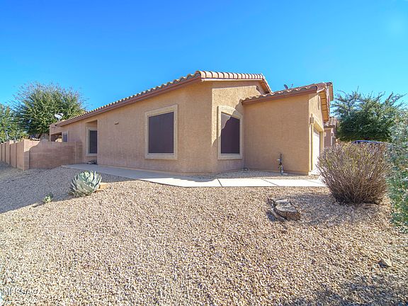2nd image of 1057 E Lyle Canyon Dr