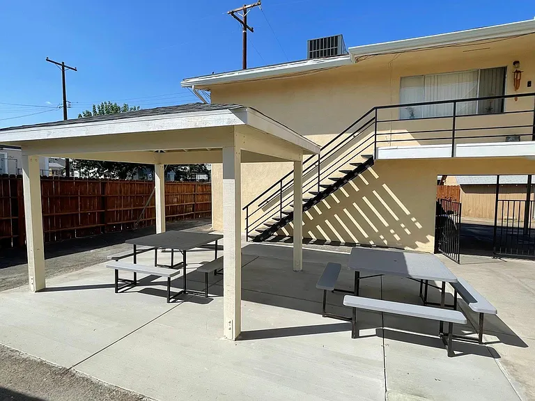 224 E St — Photo 27