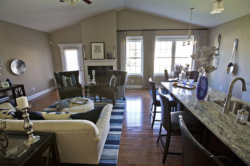 5th image of 19 TAMARACK Street