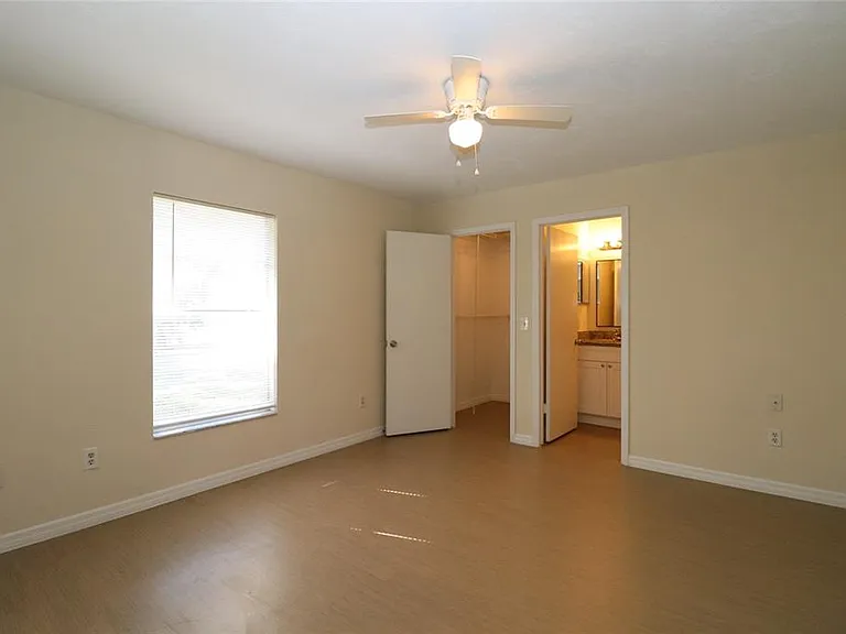 907 Primrose Ter — Photo 10