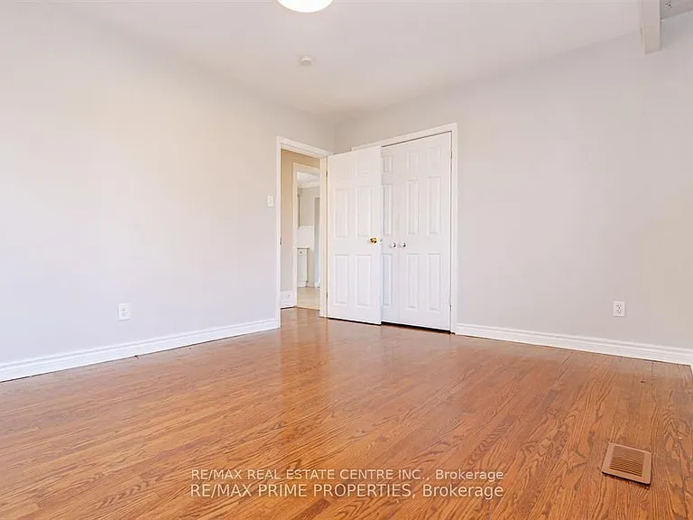 492 Pinegrove Rd — Photo 11