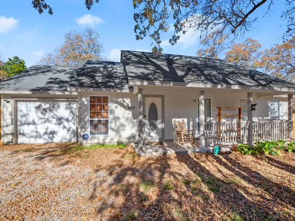 200 Blanket Flower Dr, Bastrop, TX 78602