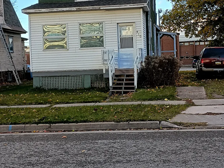 310 Peck St — Photo 4