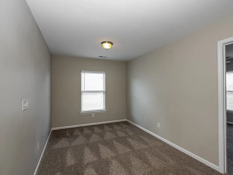 1733 Larne Cir — Photo 13