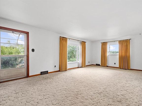 3rd image of 1942 Berkwood Dr