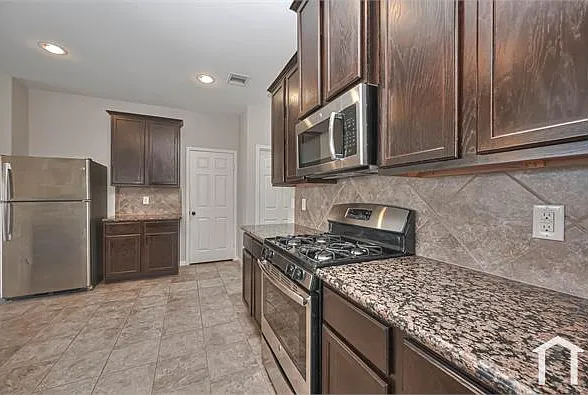 18210 Amalfi Coast Dr — Photo 22
