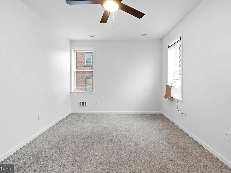 2302 Mount Royal Ter — Photo 14