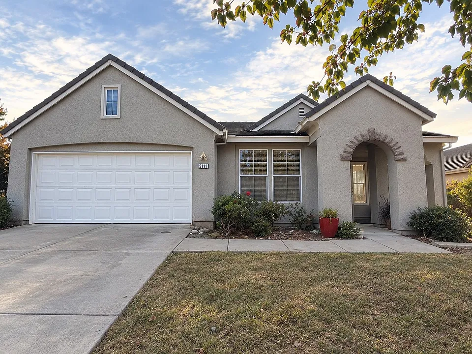 2111 Golden Gate Dr