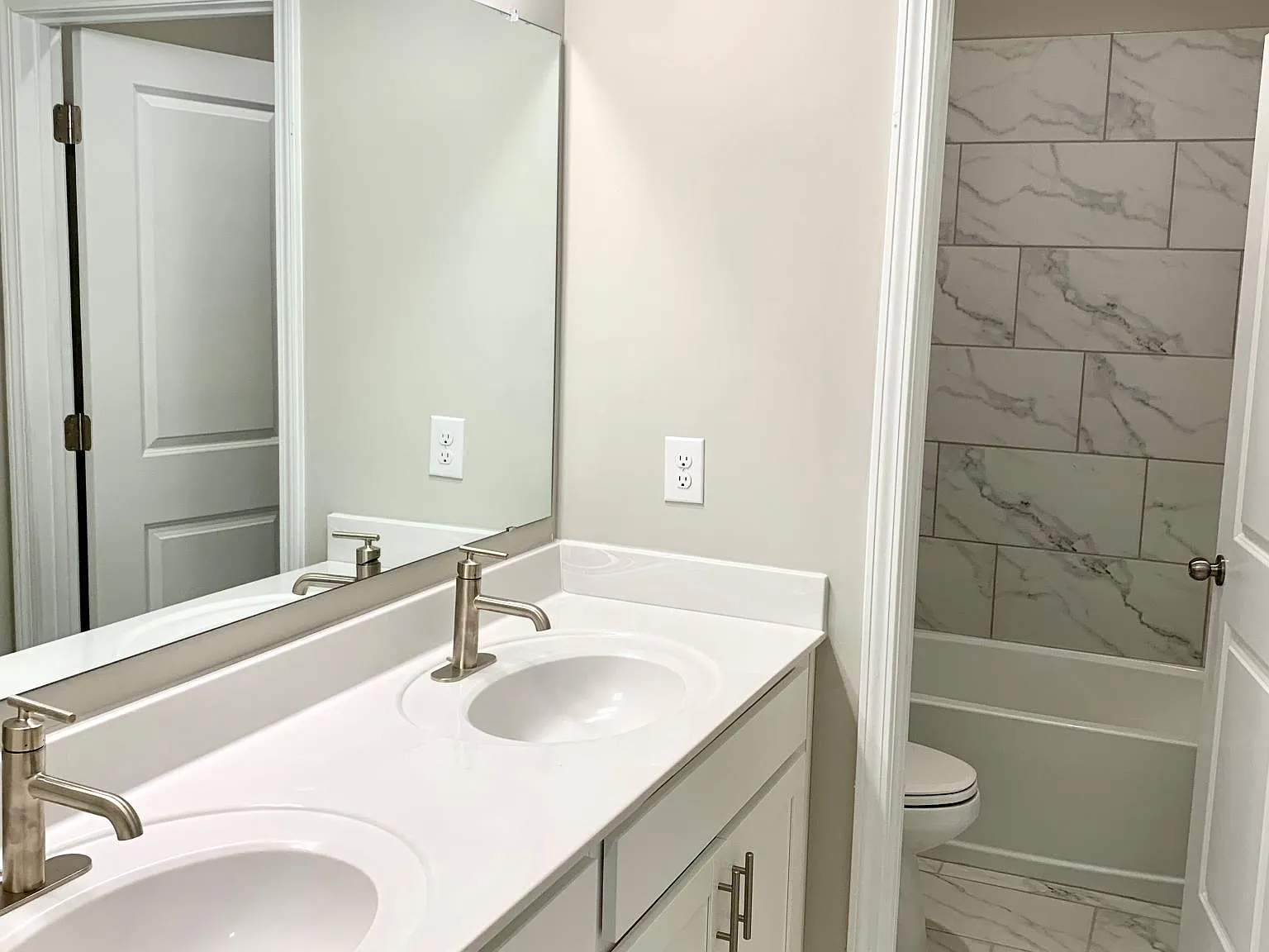 4 bed, 3.5 bath, 2752 sqft, $3,600 — Photo 4