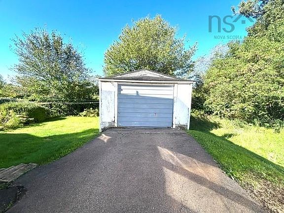 4th image of 1219 Prince St