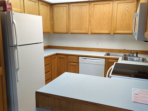 3rd image of 105 Warner St APT C