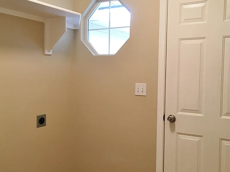 885 E Monarch St — Photo 20