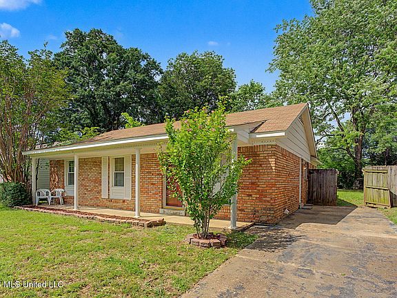 4th image of 8476 Southaven Cir W