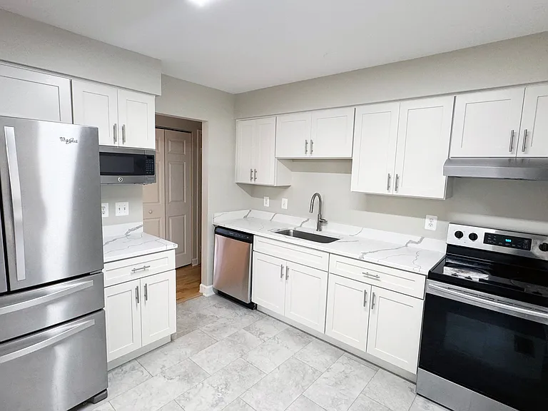 8505 Cherry Heights Ct — Photo 13