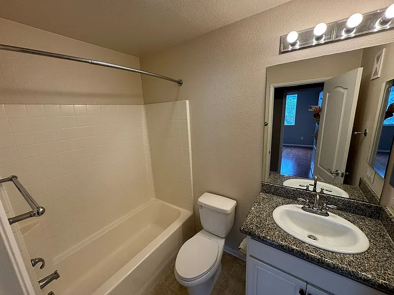 5096 Plaza Promenade — Photo 12