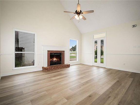4th image of 6432 Doubletree Ct