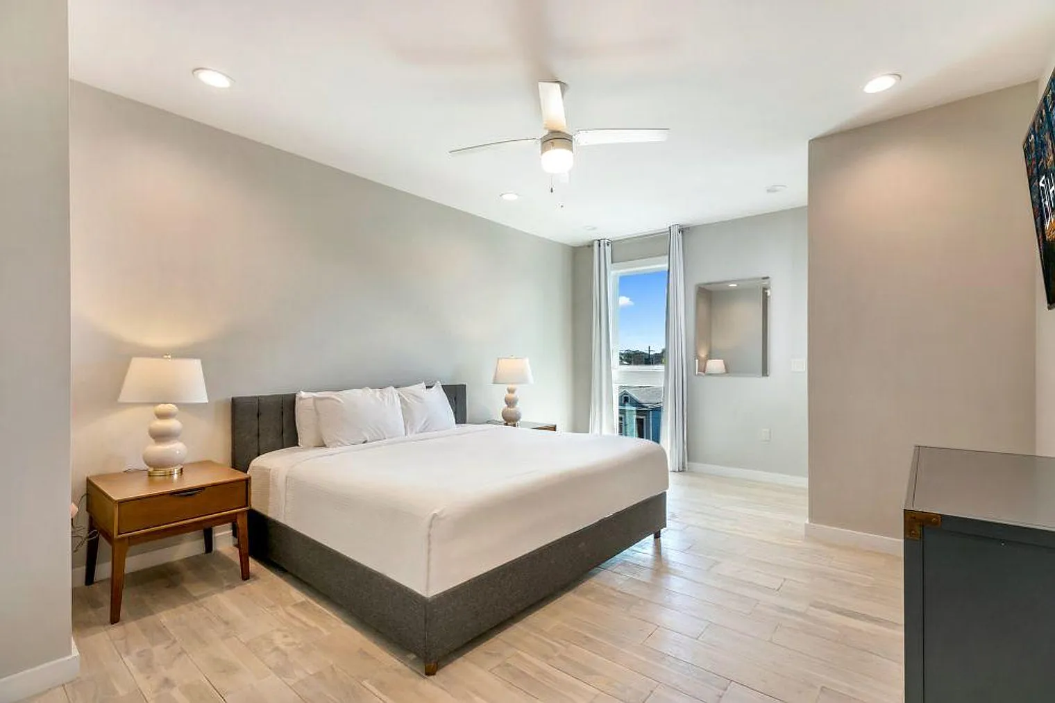 4 bed, 3.0 bath, 2389 sqft, $5,228 — Photo 3