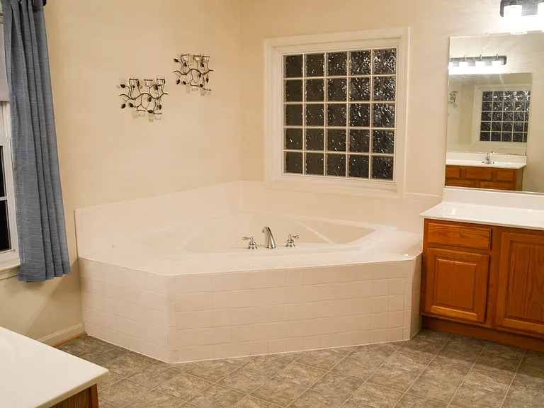 MBR with soaking tub