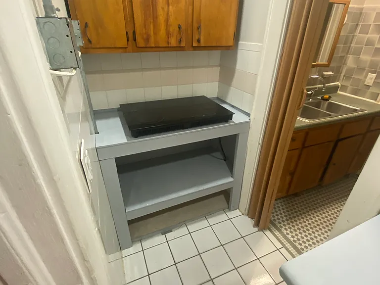 1325 Drew St #6 — Photo 3