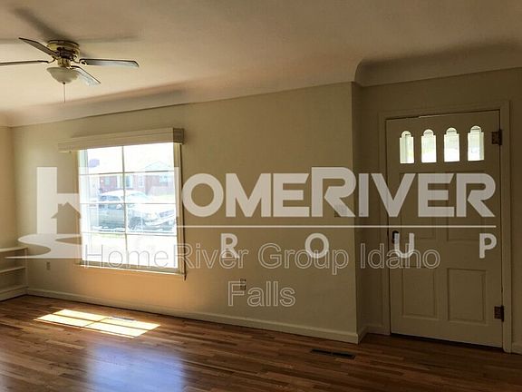 4th image of 115 E 21st St