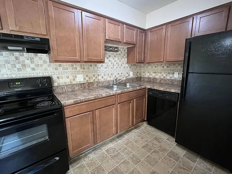 Crown Ridge Apartments — Photo 14