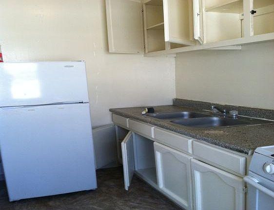 4th image of 443 S Catalina St #300