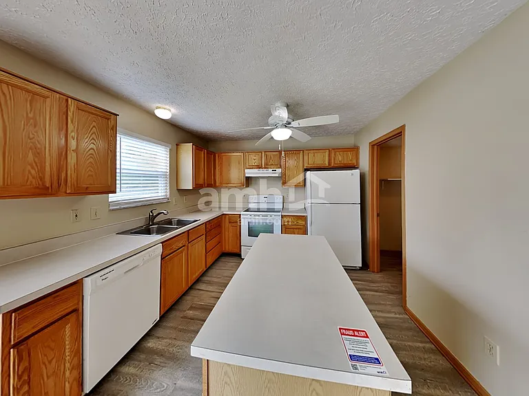 6870 Laburnum Dr — Photo 3